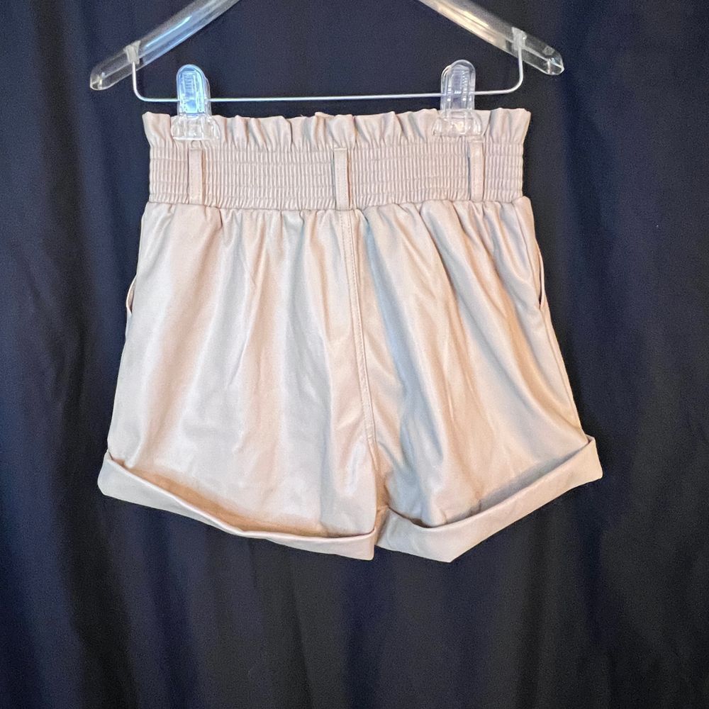 superdown kenzie faux leather short beige‎ nude color Size Small paperbag waist - Picture 6 of 11